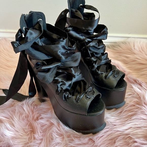 YRU Shoes - YRU ballet bae size 7 black platform shoes